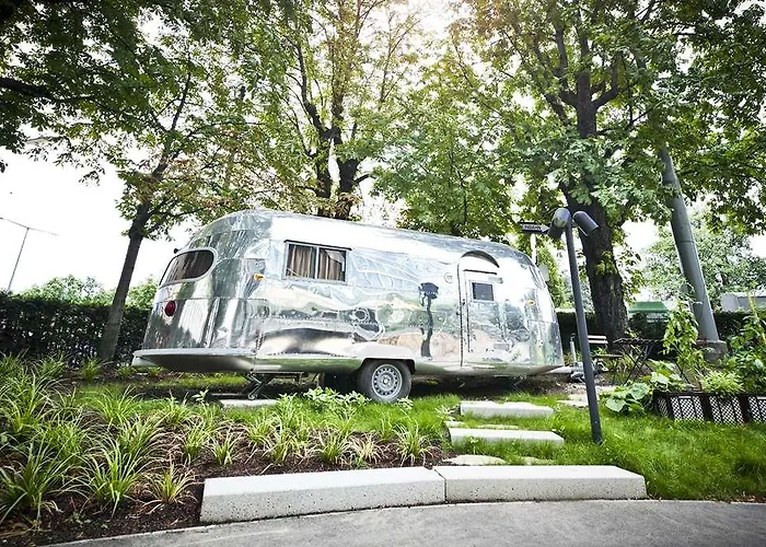 Daniel - Smart Lifestyle Near Centre Hotel 4*